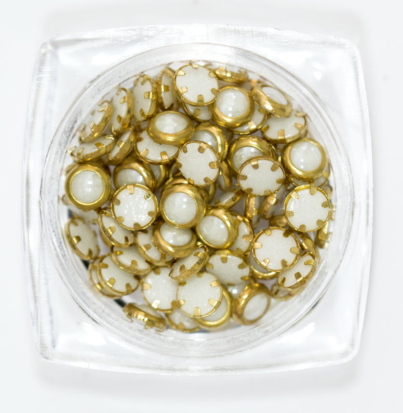 Mezze perle colorate oro incastonata 004