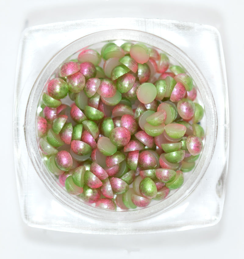Mezze perle colorate fucsia verde 010