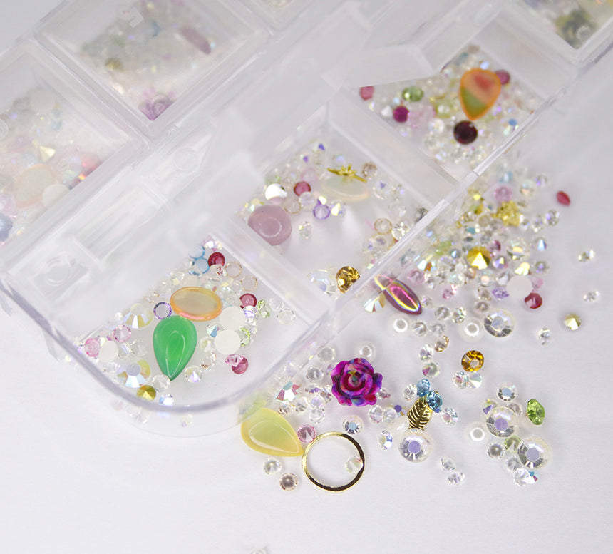 Box 12 decorazioni per unghie e nail art - rose, pietre preziose e diamantini
