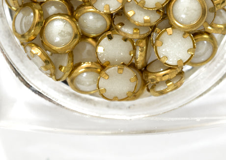 Mezze perle colorate oro incastonata 004