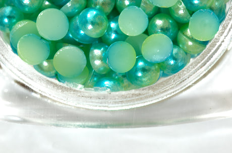 Mezze perle colorate verde chiaro  007